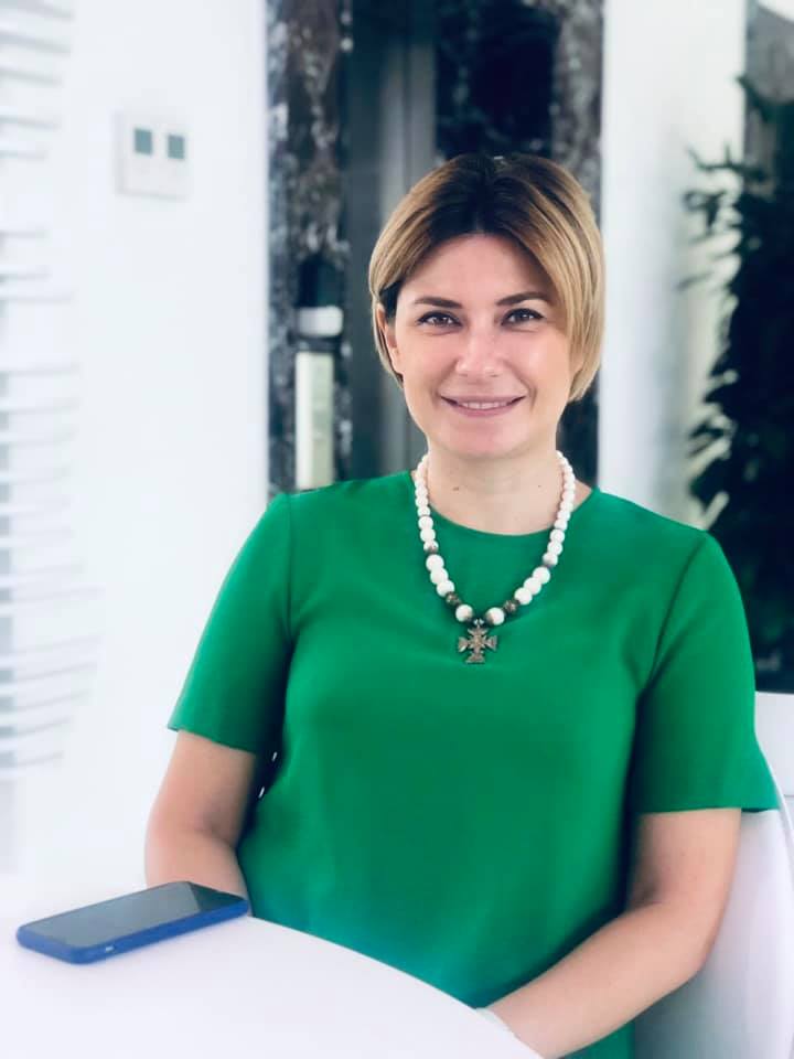 Зірка "плюсів" кардинально змінила імідж і здивувала рок-н-рольною зачіскою